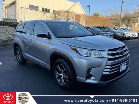 Used 2017 Toyota Highlander LE image 4