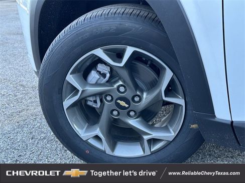 New 2026 Chevrolet Trax LT w/ Driver Confidence Package image 9