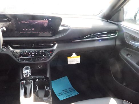 New 2025 Buick Envista Avenir image 11