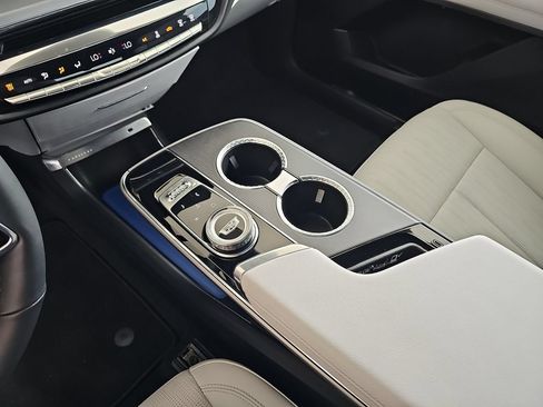 Certified 2024 Cadillac Lyriq Luxury AWD/4WD image 23