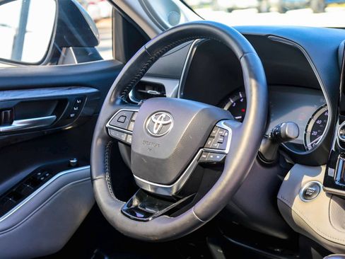 Used 2020 Toyota Highlander Platinum AWD/4WD image 12
