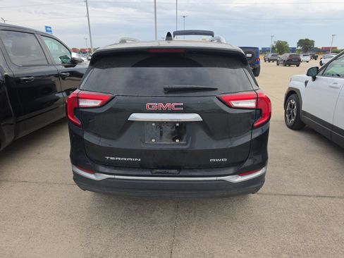 Used 2023 GMC Terrain SLT AWD/4WD image 4