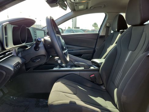 Used 2023 Hyundai Elantra SEL FWD image 13
