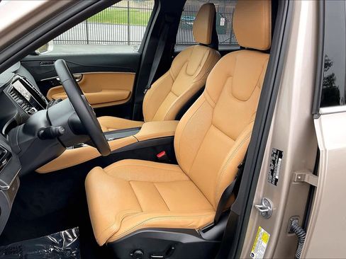 Used 2023 Volvo XC90 B6 Ultimate image 28