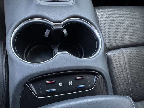 Used 2021 Toyota Venza Limited image 33