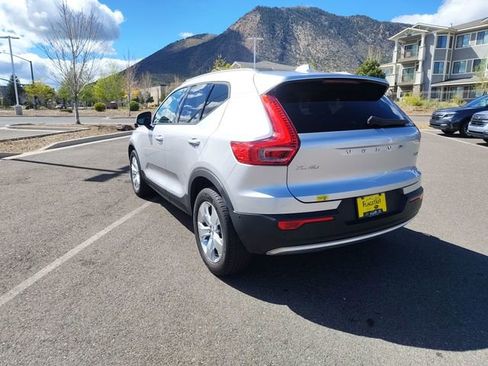 Used 2019 Volvo XC40 T5 Momentum image 5