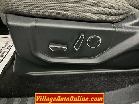 Used 2016 Ford F150 XLT w/ Equipment Group 302A Luxury AWD/4WD image 15