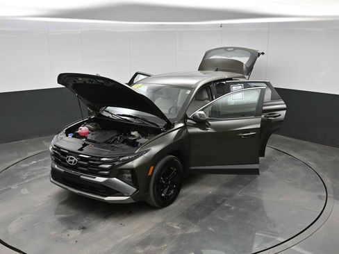 Certified 2025 Hyundai Tucson SE FWD image 40