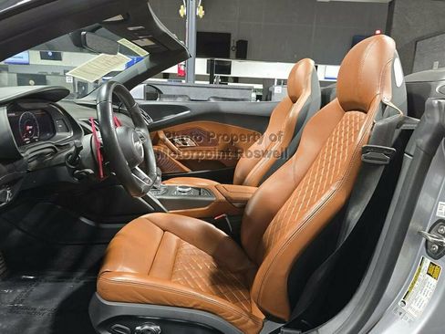 Used 2021 Audi R8 V10 w/ Premium Package RWD image 4