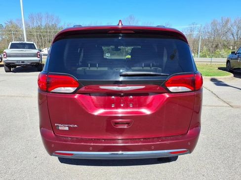 Used 2018 Chrysler Pacifica Touring-L Plus w/ Tire & Wheel Group image 17