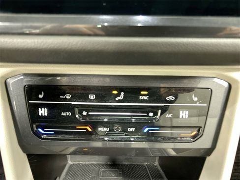Used 2022 Volkswagen Tiguan SE R-Line image 23