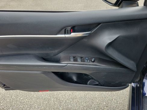 Used 2022 Toyota Camry SE image 13