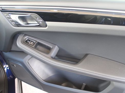 New 2026 Porsche Macan image 32