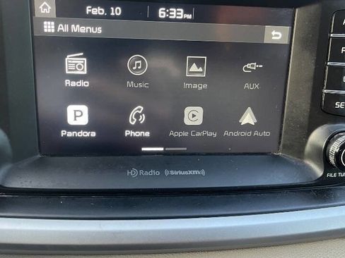 Used 2017 Kia Sorento LX w/ LX Convenience Package image 17