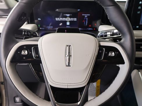 New 2026 Lincoln Aviator Reserve image 3