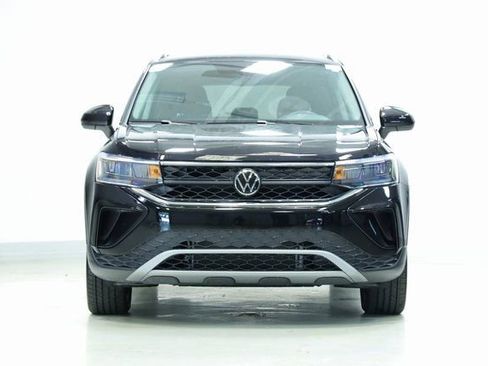 New 2024 Volkswagen Taos SE image 2