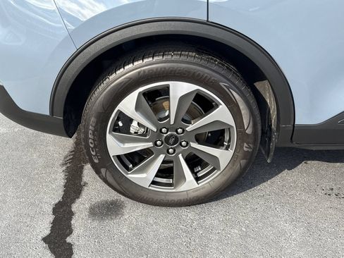 Certified 2025 Ford Escape Platinum FWD image 38