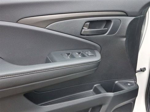 Certified 2025 Honda Ridgeline Sport image 10