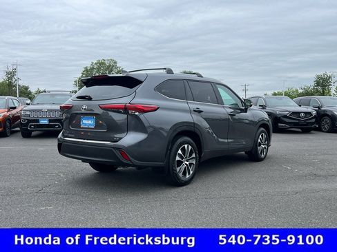 Used 2023 Toyota Highlander XLE FWD image 8