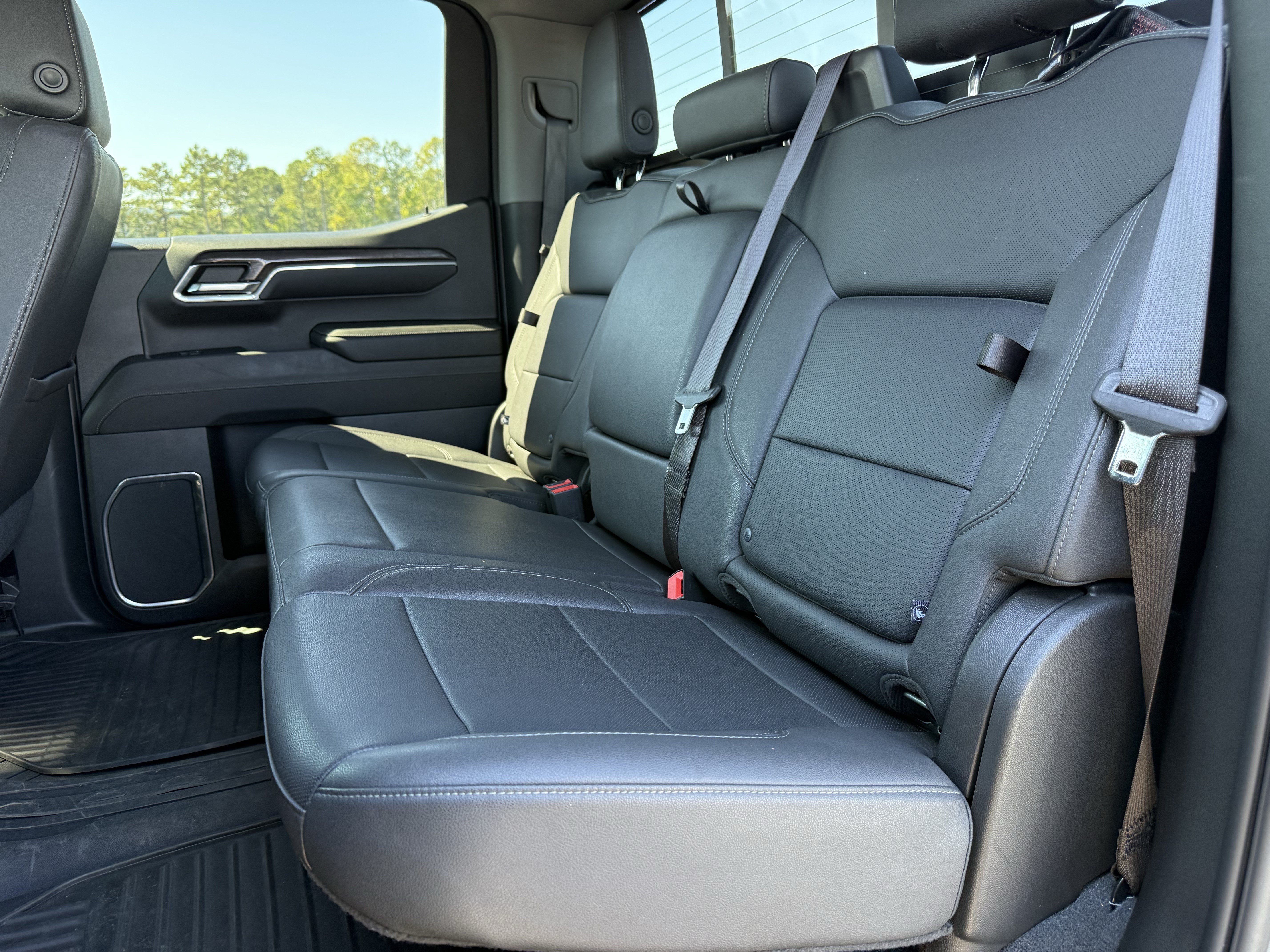 Used 2023 Chevrolet Silverado 1500 LTZ w/ Technology Package AWD/4WD image 31