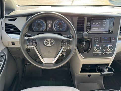 Used 2020 Toyota Sienna LE image 20