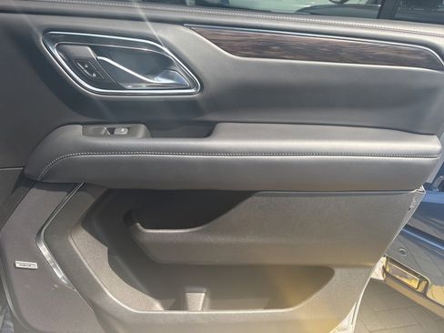 Used 2022 Chevrolet Suburban Z71 image 39