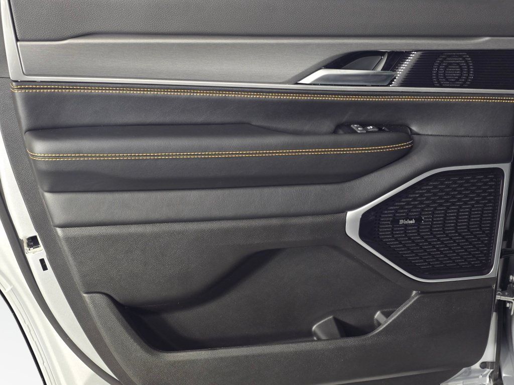 New 2026 Jeep Grand Wagoneer 4WD image 42