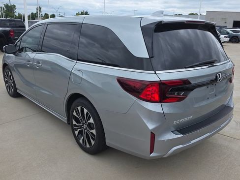 Used 2025 Honda Odyssey Elite image 3