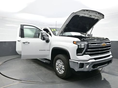 Used 2024 Chevrolet Silverado 2500 LTZ image 39