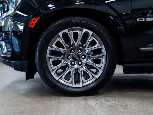 Used 2024 GMC Yukon Denali Ultimate AWD/4WD image 4