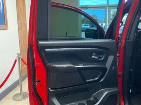 Used 2021 Nissan Titan PRO-4X w/ Pro-4x Convenience Package image 13