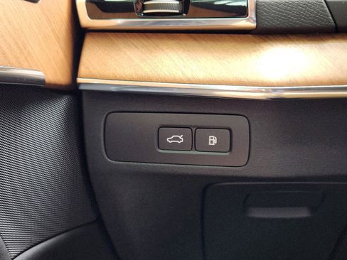 Used 2025 Volvo XC90 T8 Plus w/ Protection Package Premier image 26