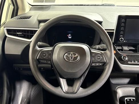 Used 2021 Toyota Corolla LE image 24