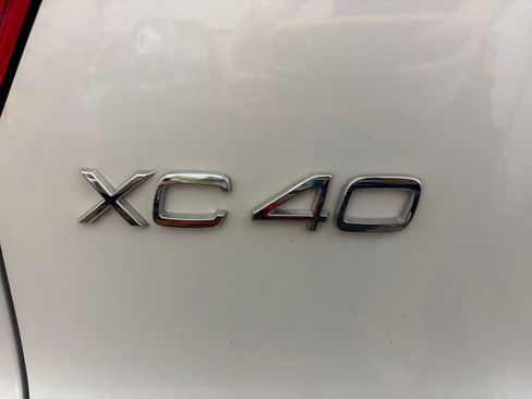 Certified 2024 Volvo XC40 B5 Plus w/ Climate Package AWD/4WD image 30