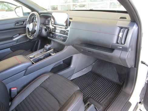 Used 2024 Nissan Pathfinder Rock Creek AWD/4WD image 30