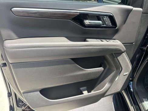 Used 2025 Chevrolet Tahoe Premier RWD image 21