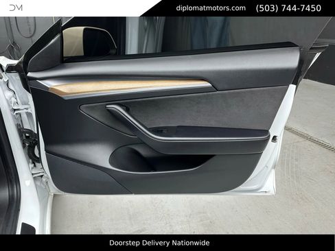 Used 2021 Tesla Model 3 Performance image 23