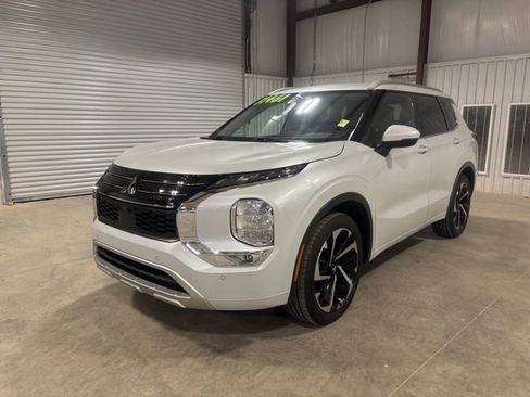 Used 2023 Mitsubishi Outlander SEL image 4