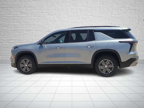 Used 2024 Chevrolet Traverse LT AWD/4WD image 2