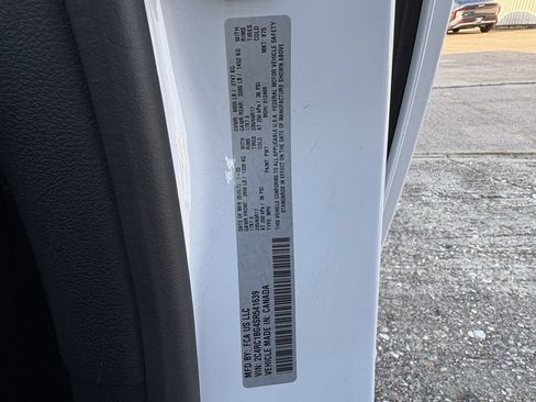 Used 2025 Chrysler Pacifica Select FWD image 30
