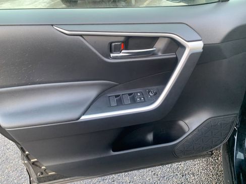 Used 2023 Toyota RAV4 SE w/ Convenience Package image 13