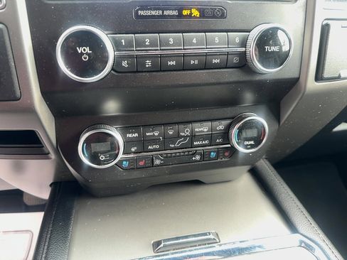 Used 2019 Ford Expedition XLT w/ Equipment Group 202A AWD/4WD image 25
