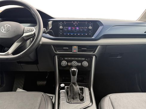 Used 2024 Volkswagen Taos SE image 11