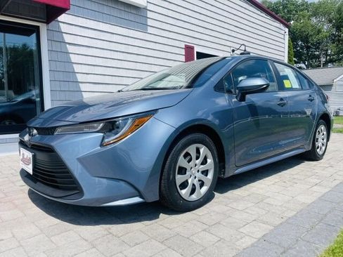Used 2025 Toyota Corolla LE FWD image 1