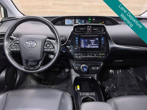 Used 2019 Toyota Prius XLE image 2