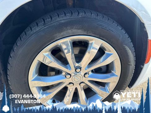 Used 2017 Chrysler 300 C AWD/4WD image 9