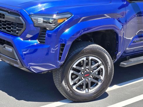 Used 2025 Toyota Tacoma TRD Sport AWD/4WD image 9