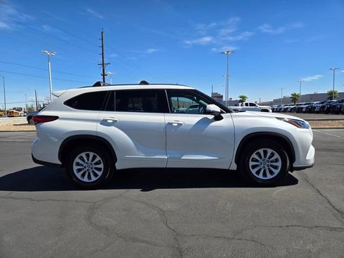 Used 2020 Toyota Highlander Limited image 3