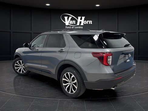 Used 2023 Ford Explorer ST-Line AWD/4WD image 3