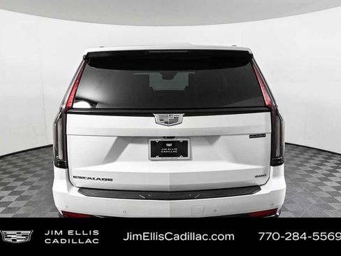 Used 2022 Cadillac Escalade Sport w/ LPO, Illumination Package image 32